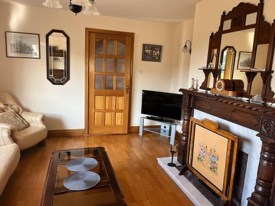 Spacious Countryside 4BD House!