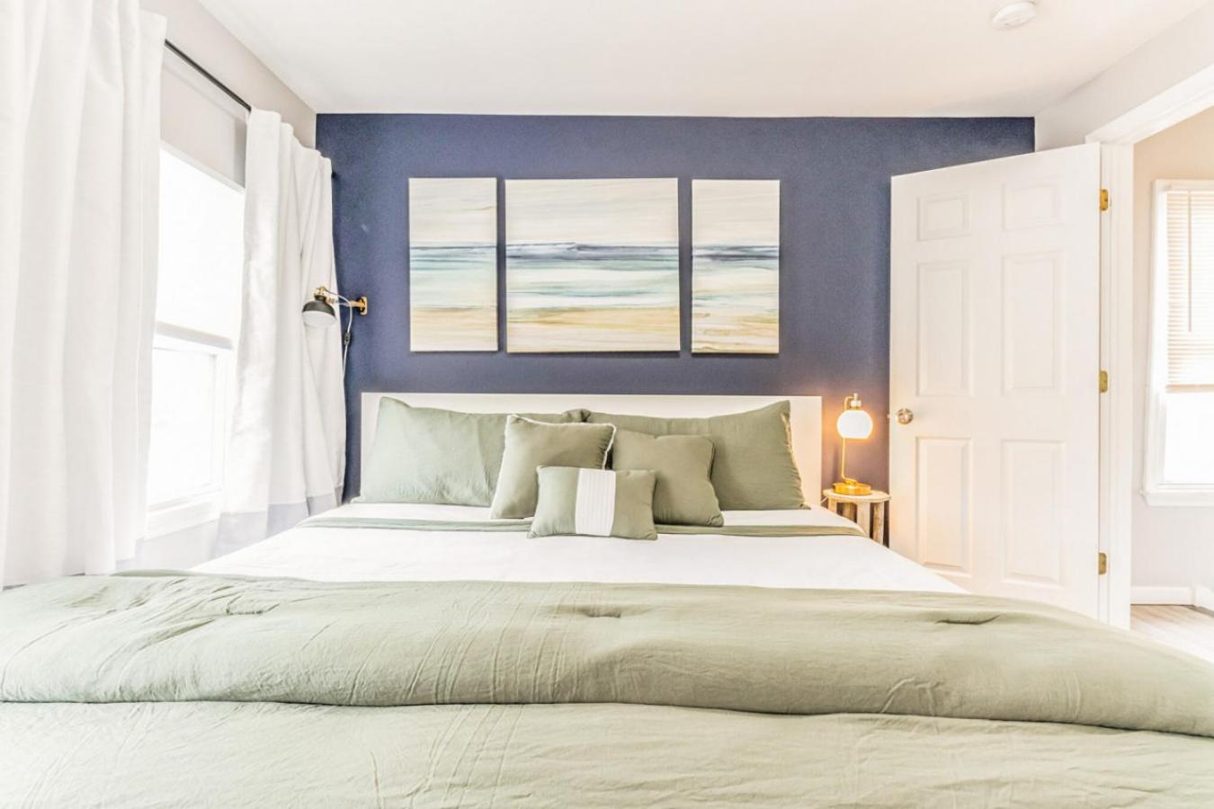 Next to Convention Center, Dave and Busters and Shops with parking