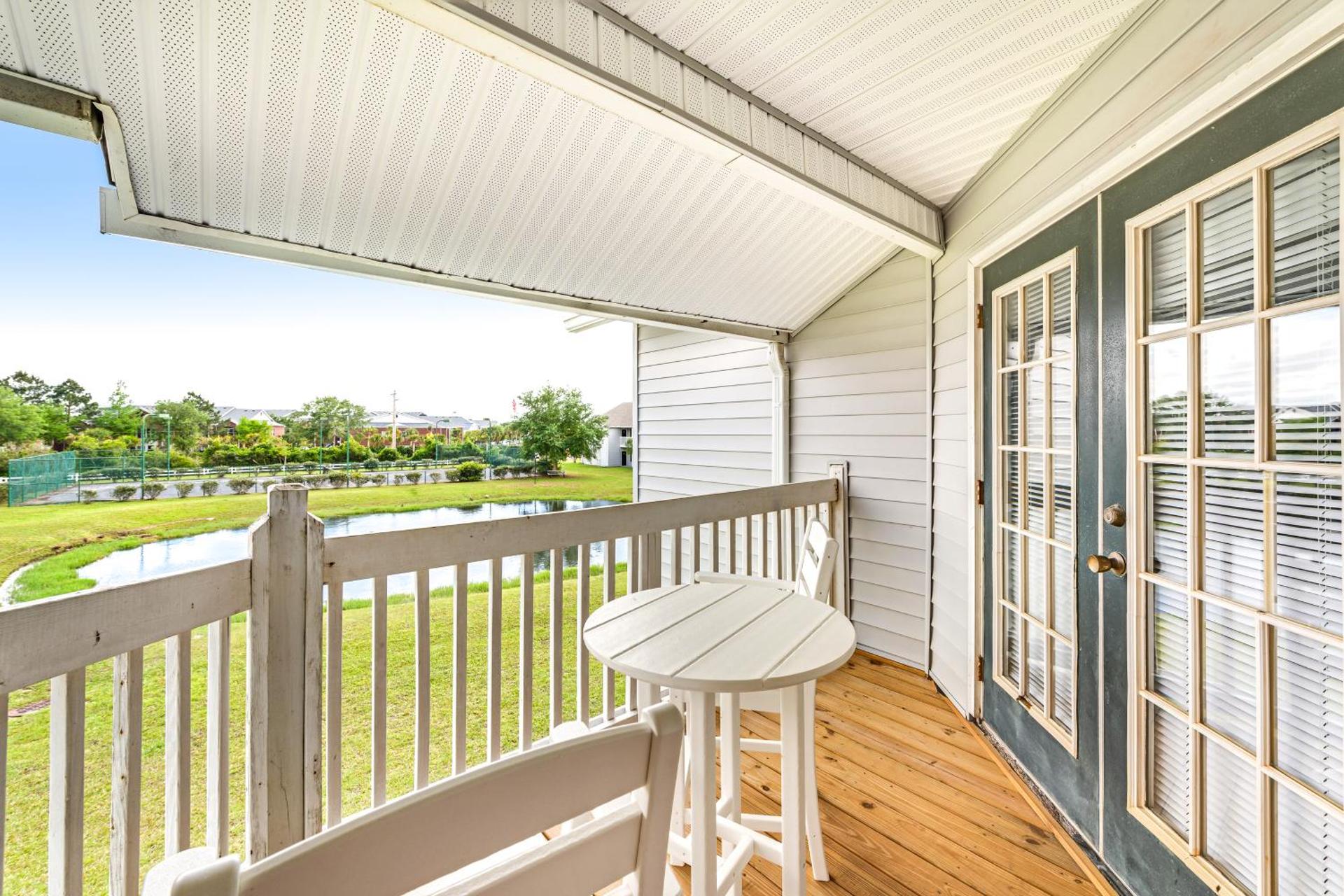 Colony Club M8 - Pelican Perch