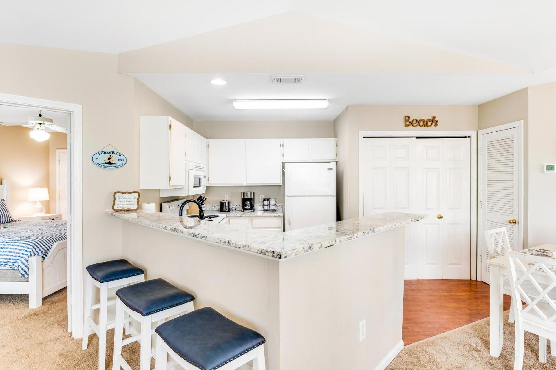 Colony Club M8 - Pelican Perch