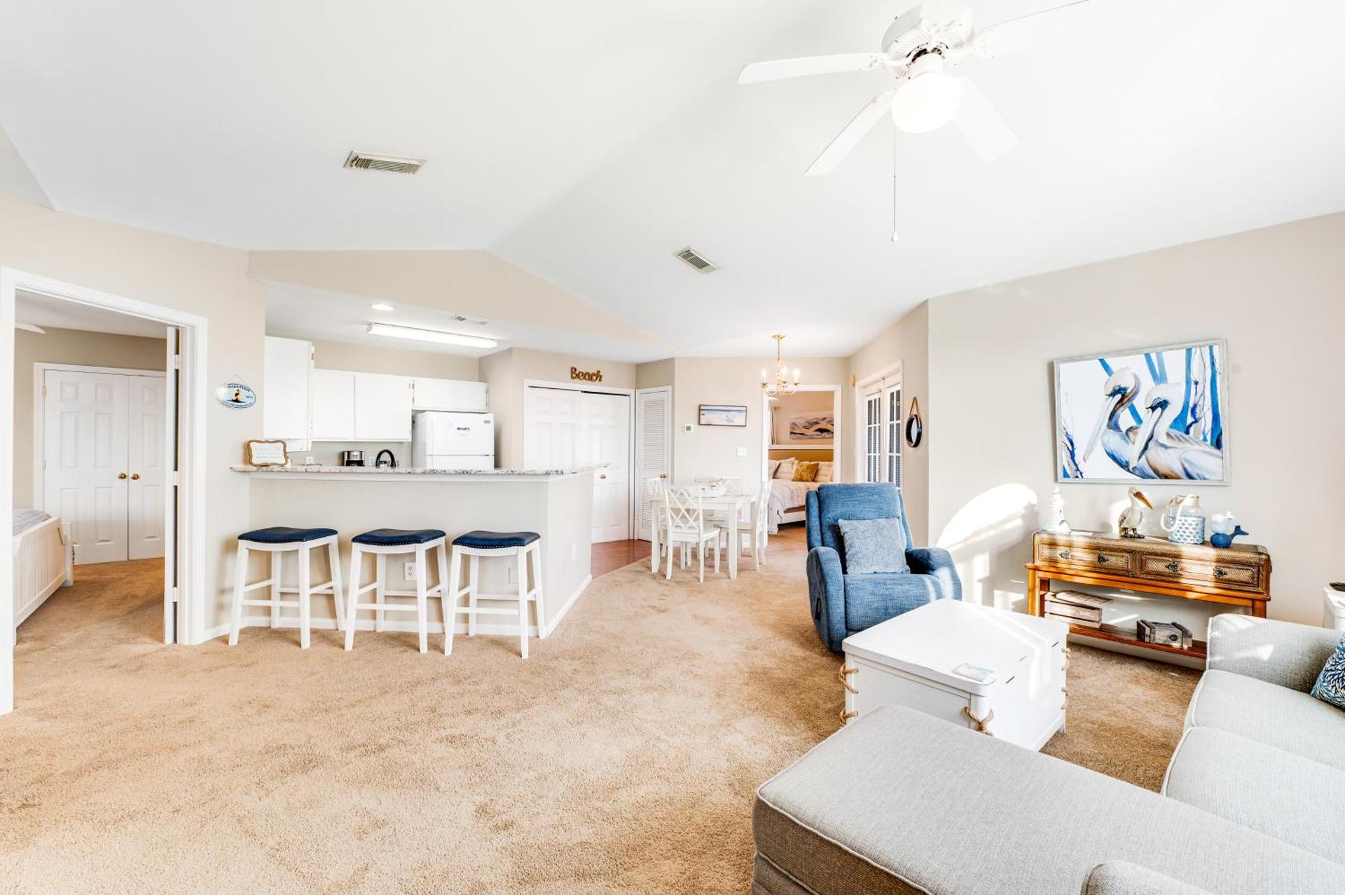 Colony Club M8 - Pelican Perch