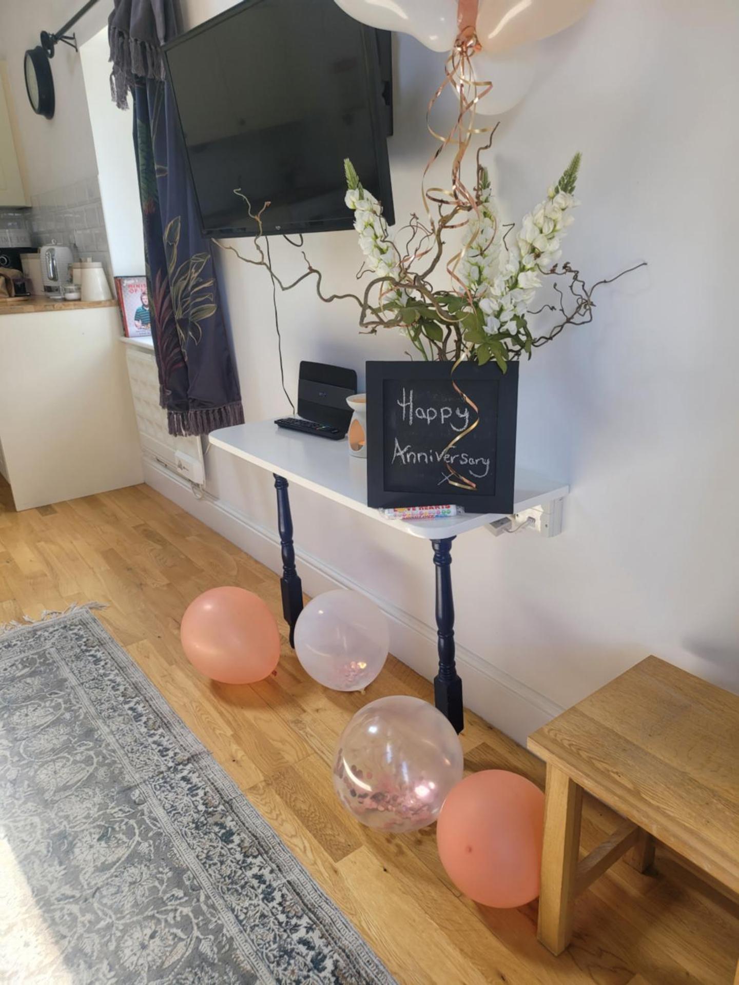 Birch Cottage with private wood fire hot tub