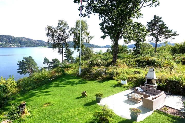 Villa Arboretet - Seaside villa with private pool & infrared sauna in the heart of Arboretet, Bergen