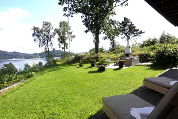 Villa Arboretet - Seaside villa with private pool & infrared sauna in the heart of Arboretet, Bergen