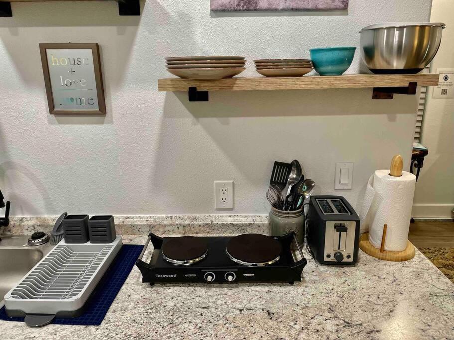 Quail Suite HOT TUB BBQ Sleeps 2