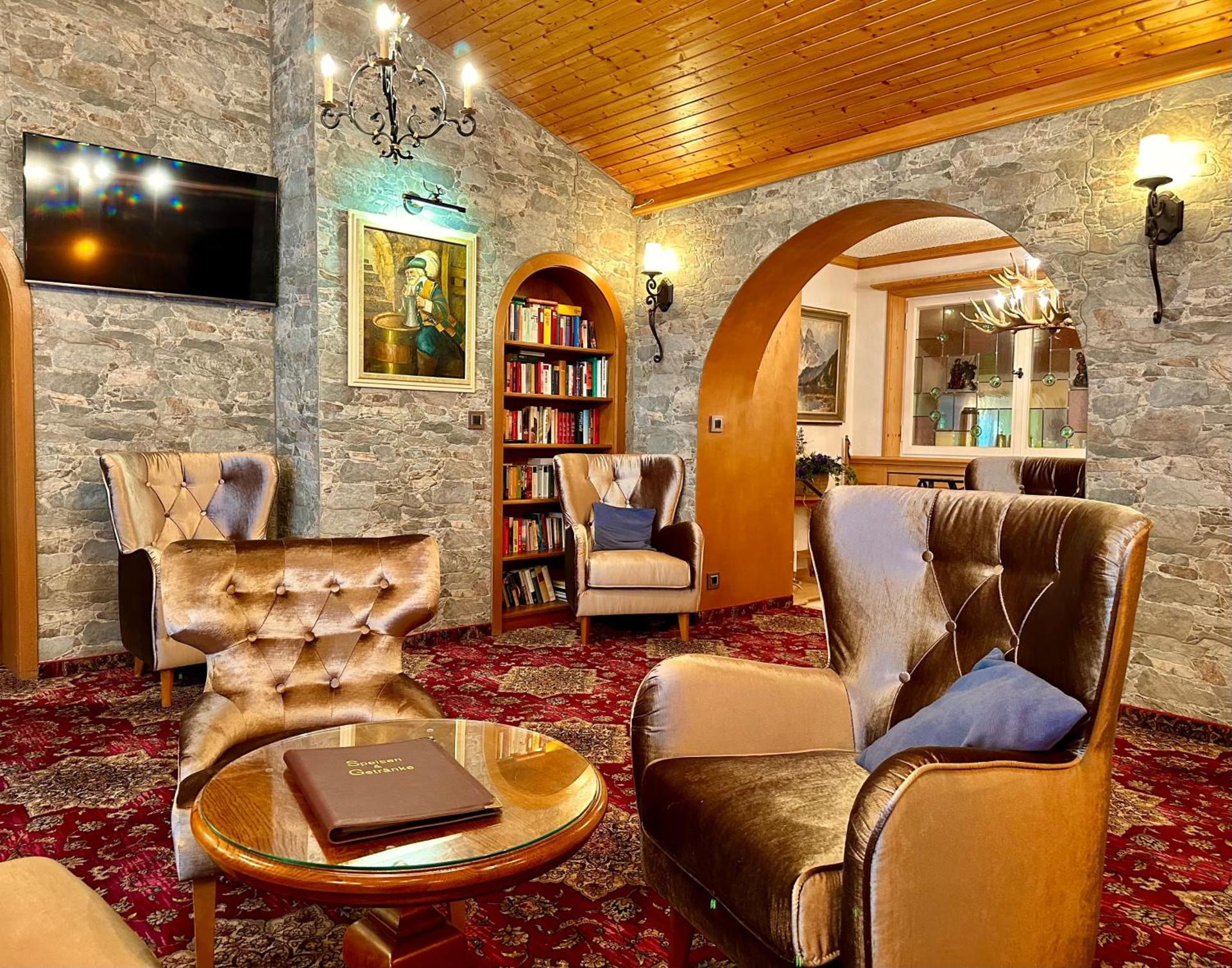 Communal lounge/ TV room