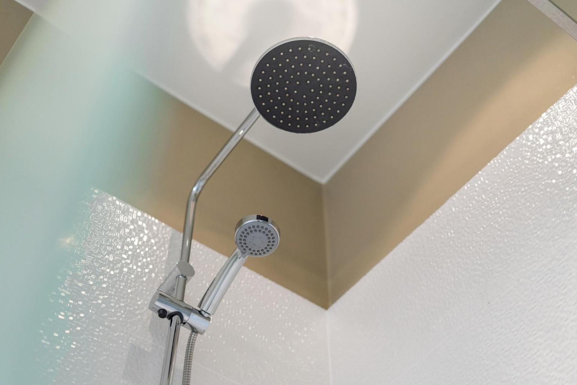 Spacious Guest Suites near Historic Market - 5 Min Walk