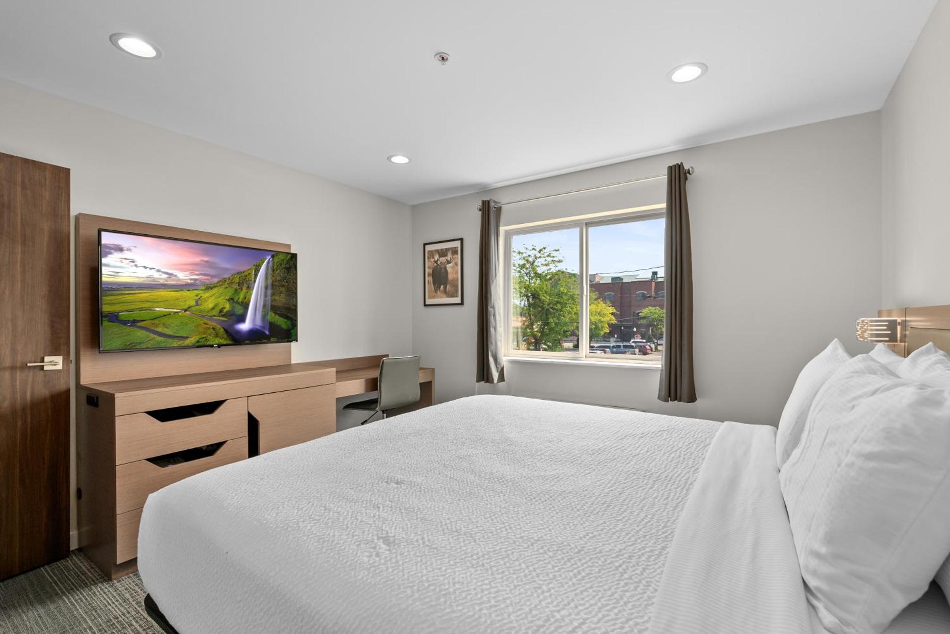 Sandpoint Hotel & Suites Downtown