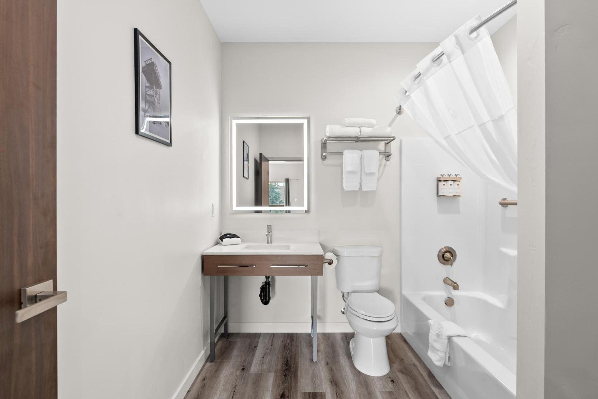 Sandpoint Hotel & Suites Downtown