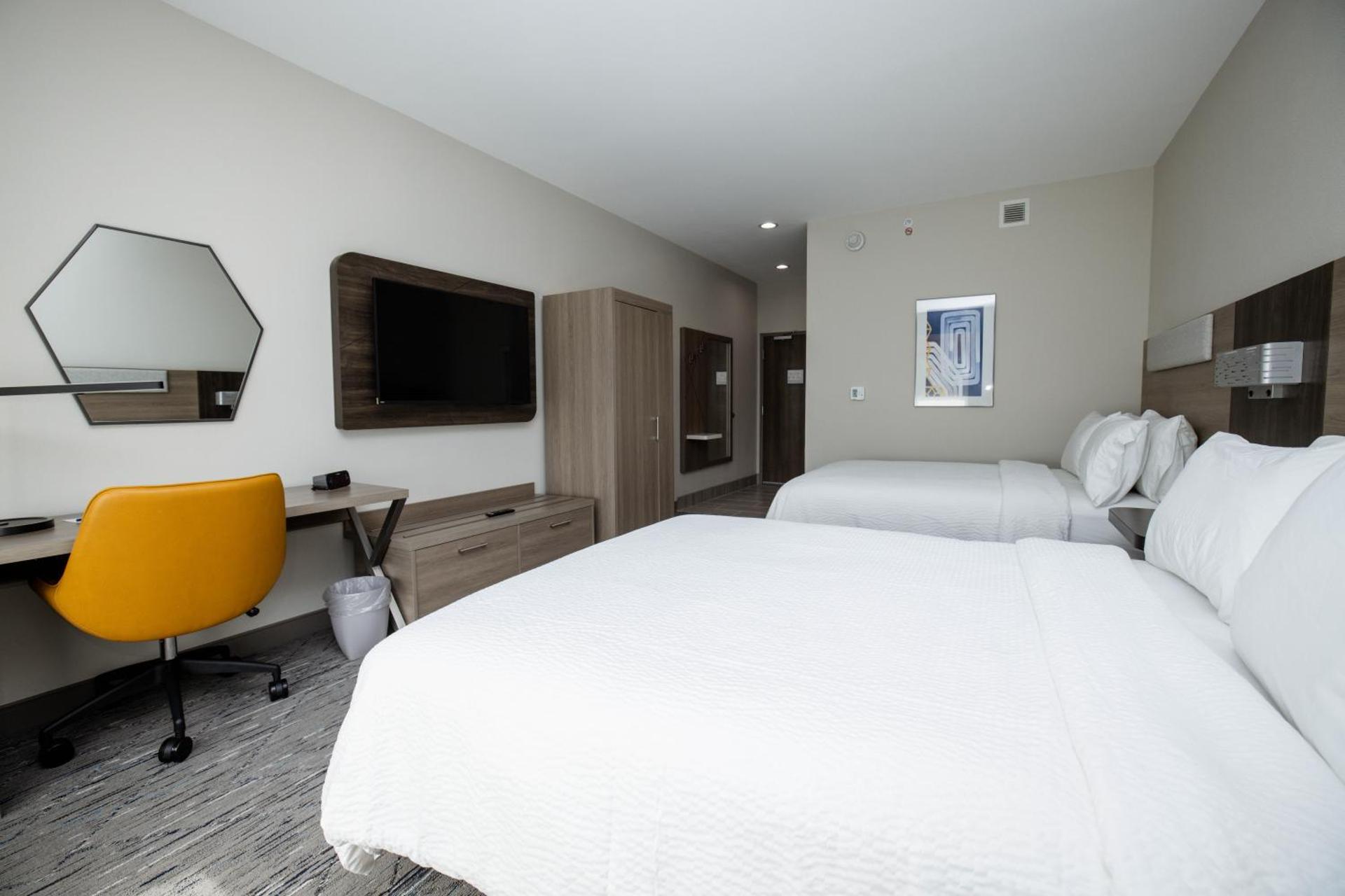 Holiday Inn Express & Suites Tampa Stadium - Airport Area by IHG