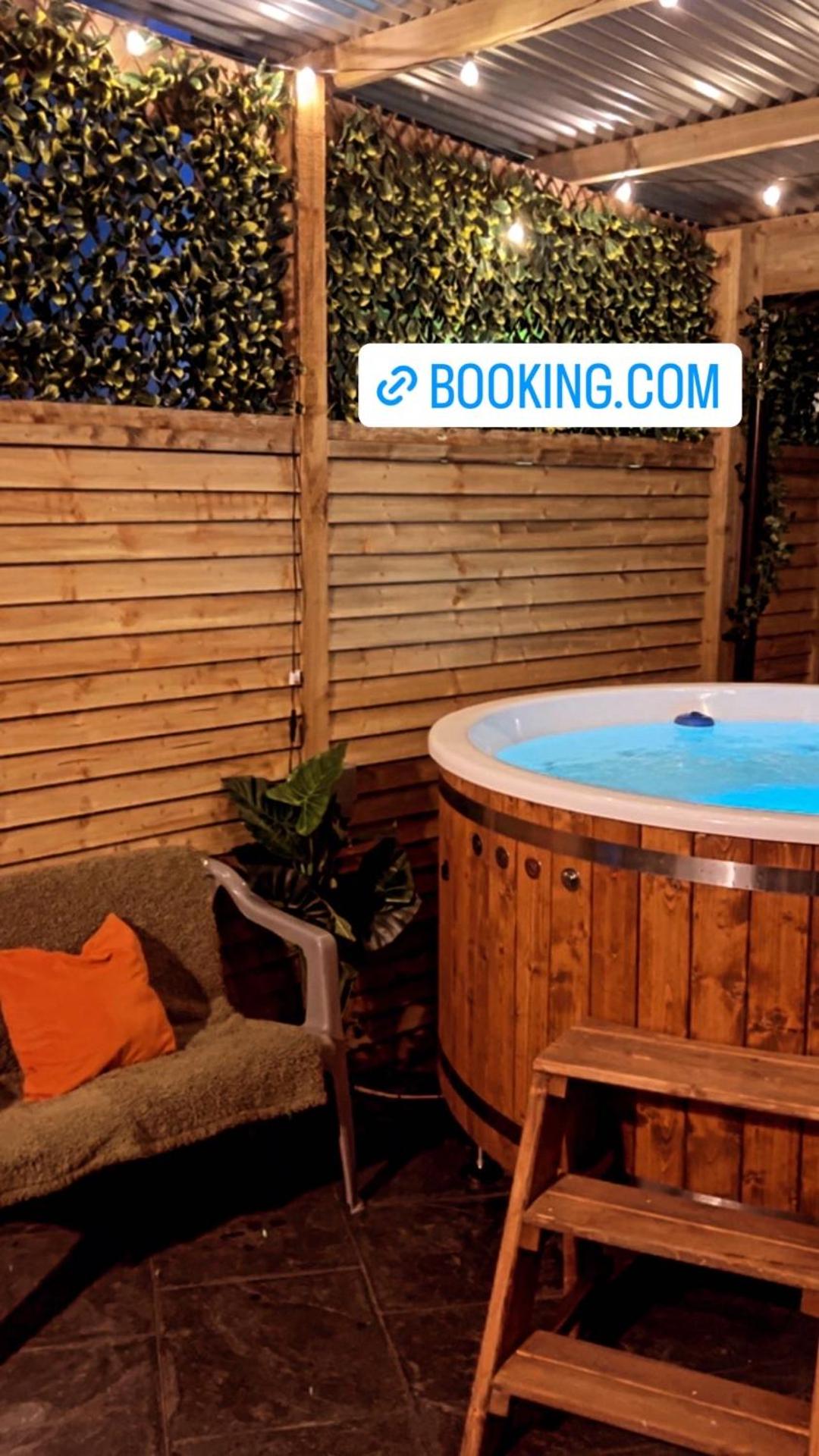 Sèid Bò - Sleeps 6 -Private 6 Person wood burning HotTub