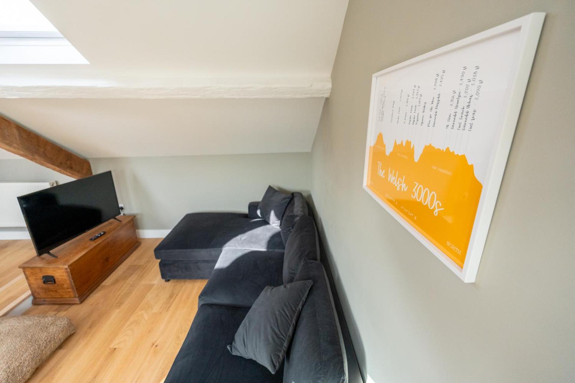 Communal lounge/ TV room