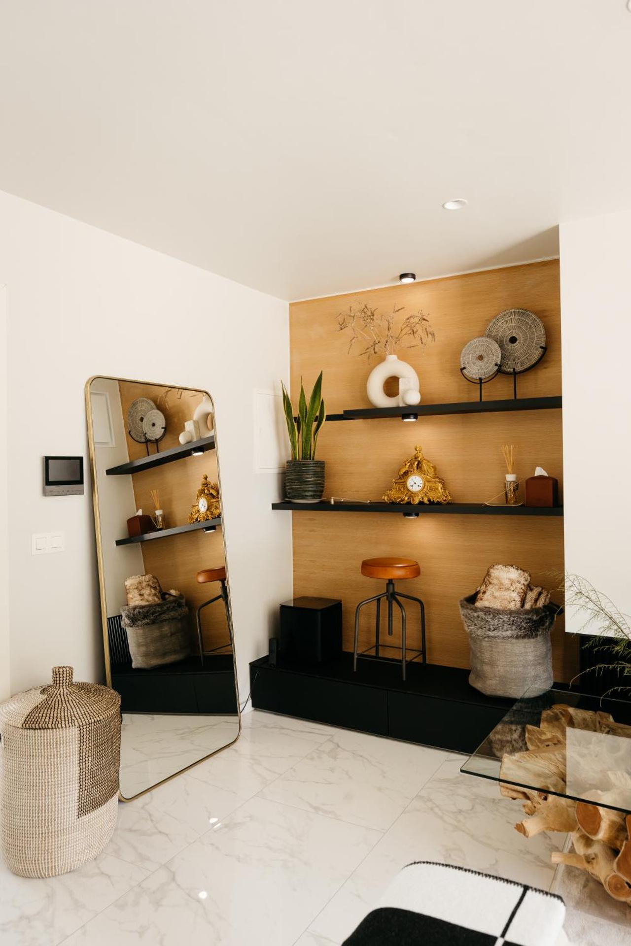 The Edgewater Suites - RIVERSIDE