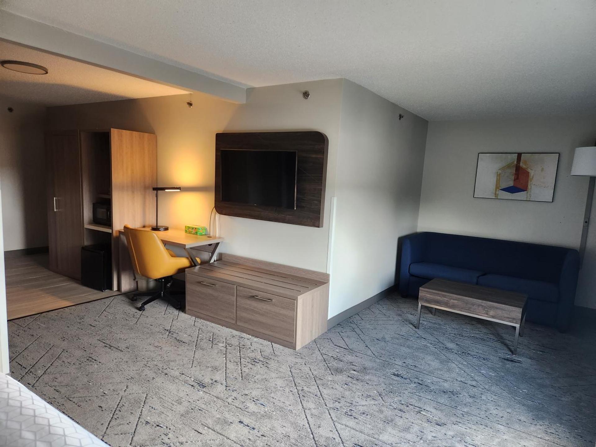 Holiday Inn Express & Suites Alliance by IHG