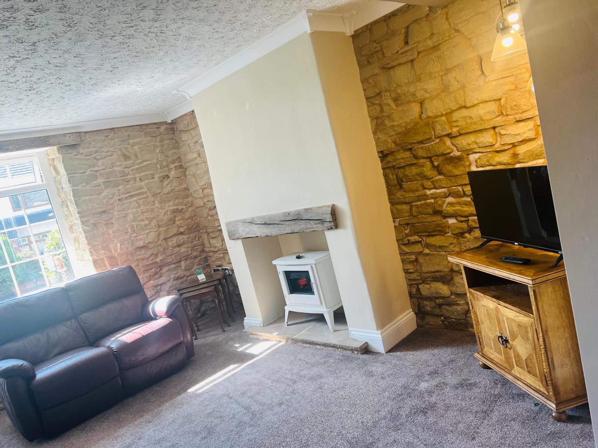 Willow Cottage - Billinge Wigan, sleeps 4 , parking and garden
