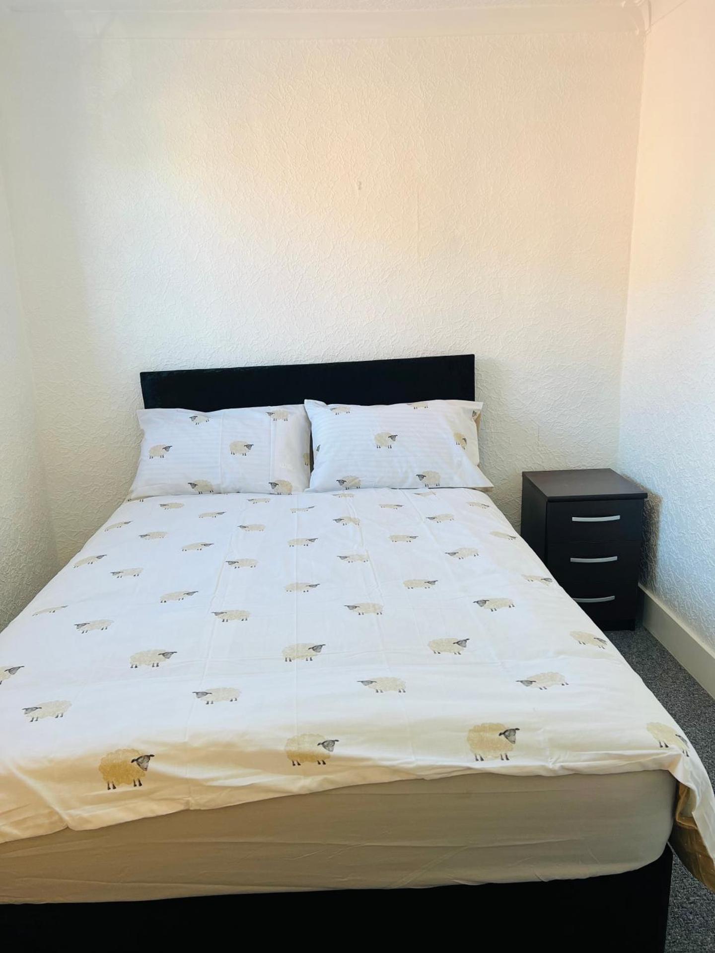 Willow Cottage - Billinge Wigan, sleeps 4 , parking and garden