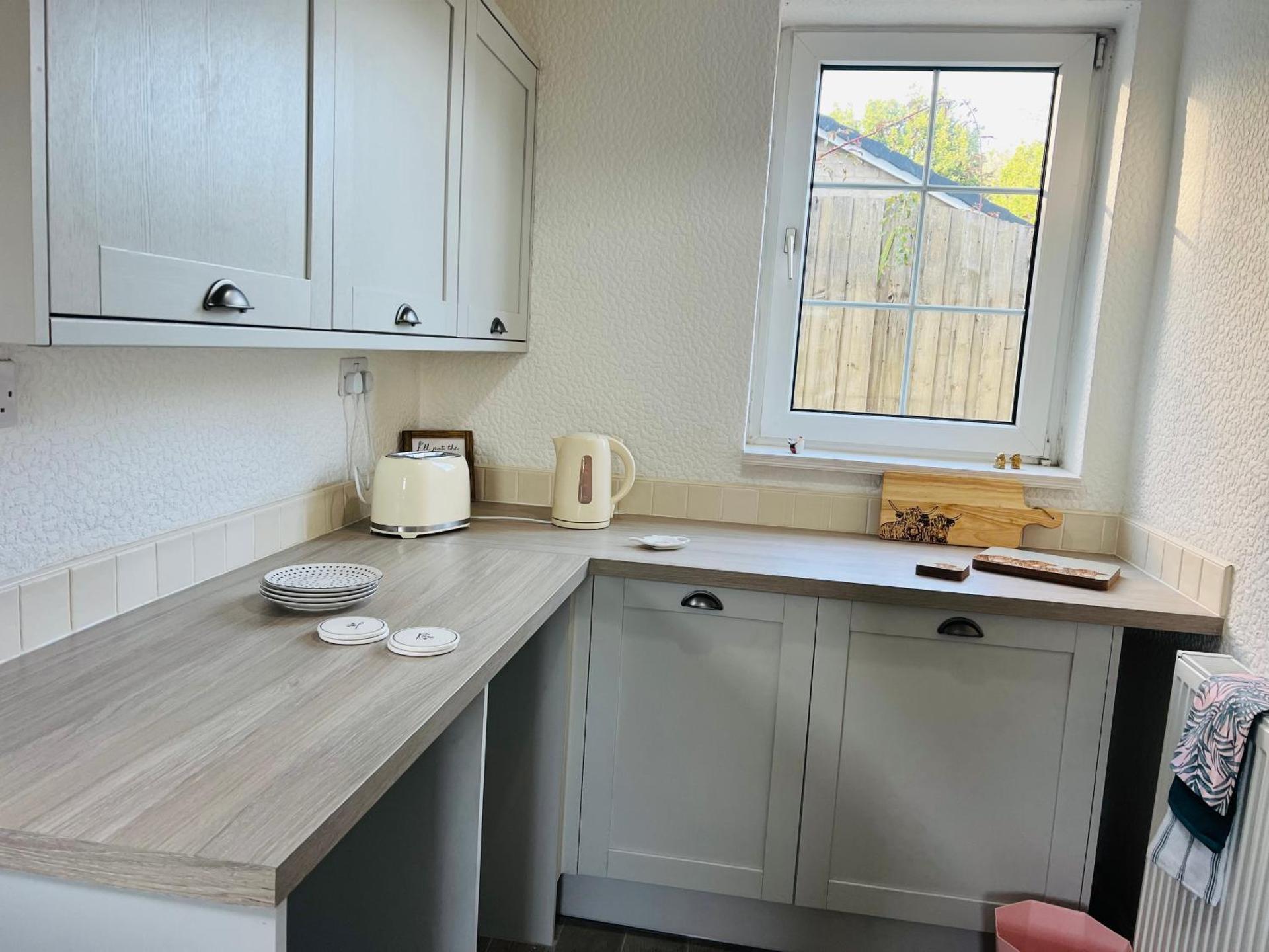 Willow Cottage - Billinge Wigan, sleeps 4 , parking and garden