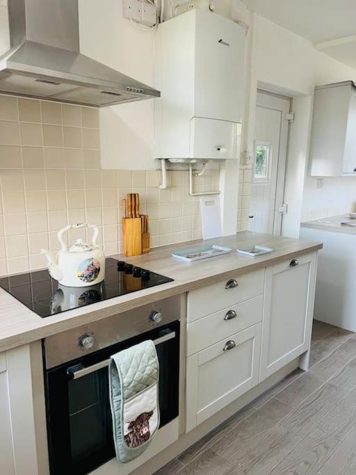 Willow Cottage - Billinge Wigan, sleeps 4 , parking and garden