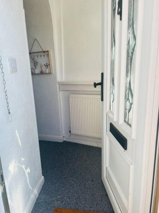 Willow Cottage - Billinge Wigan, sleeps 4 , parking and garden