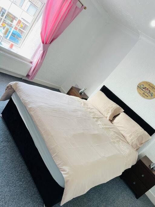 Willow Cottage - Billinge Wigan, sleeps 4 , parking and garden