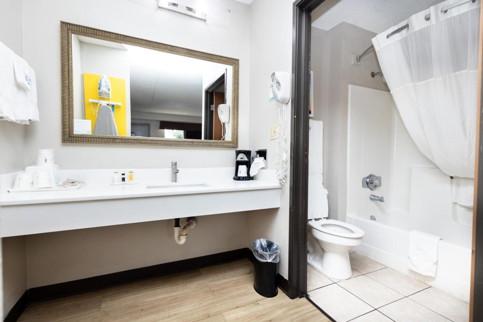 Queen Room with Two Queen Beds - Smoking