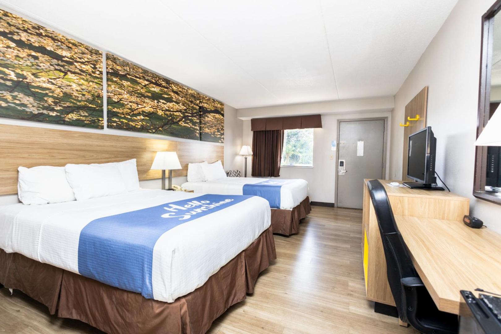 Queen Room with Two Queen Beds - Smoking