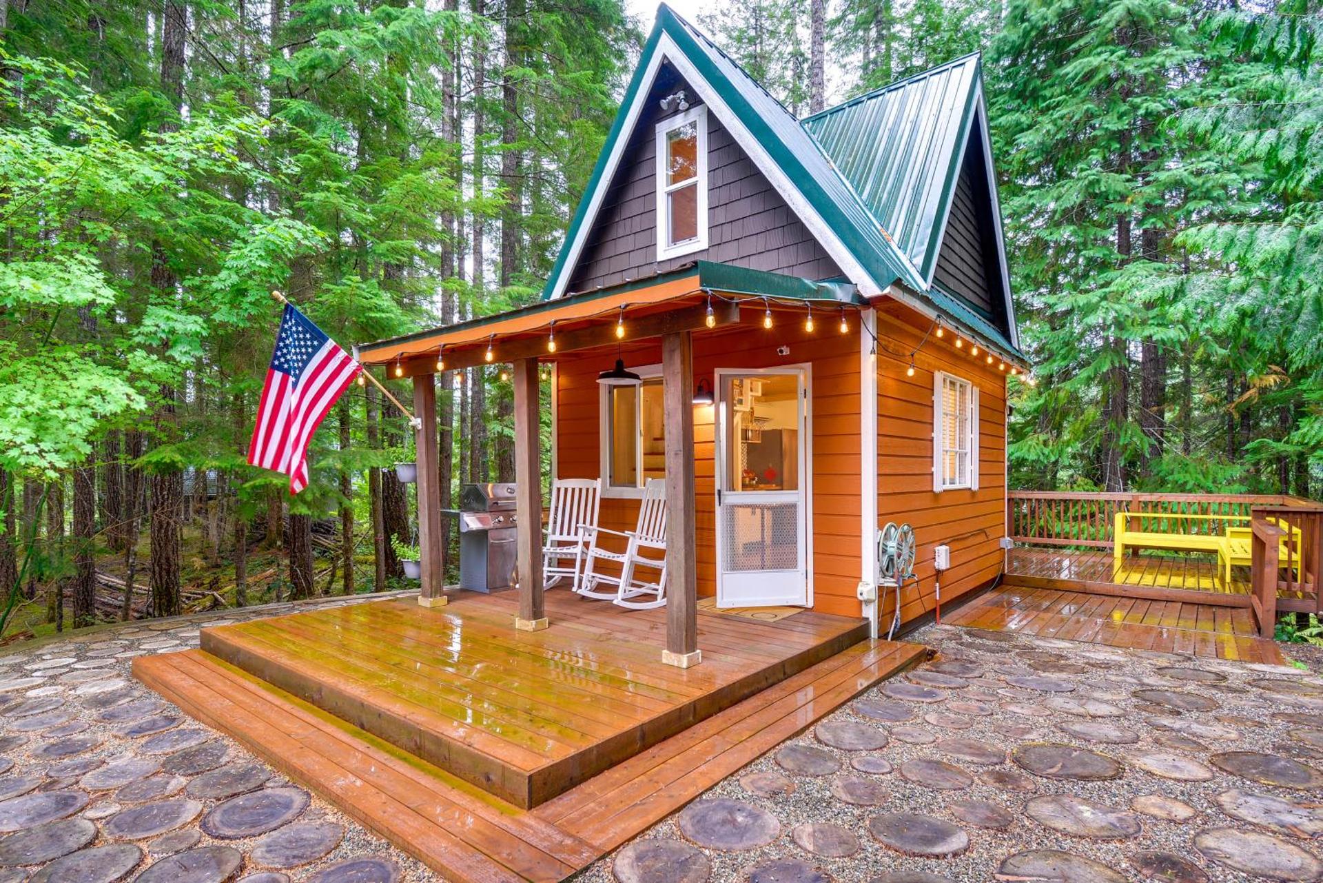Adorable A-Frame Cabin, Steps to Lake Cushman!