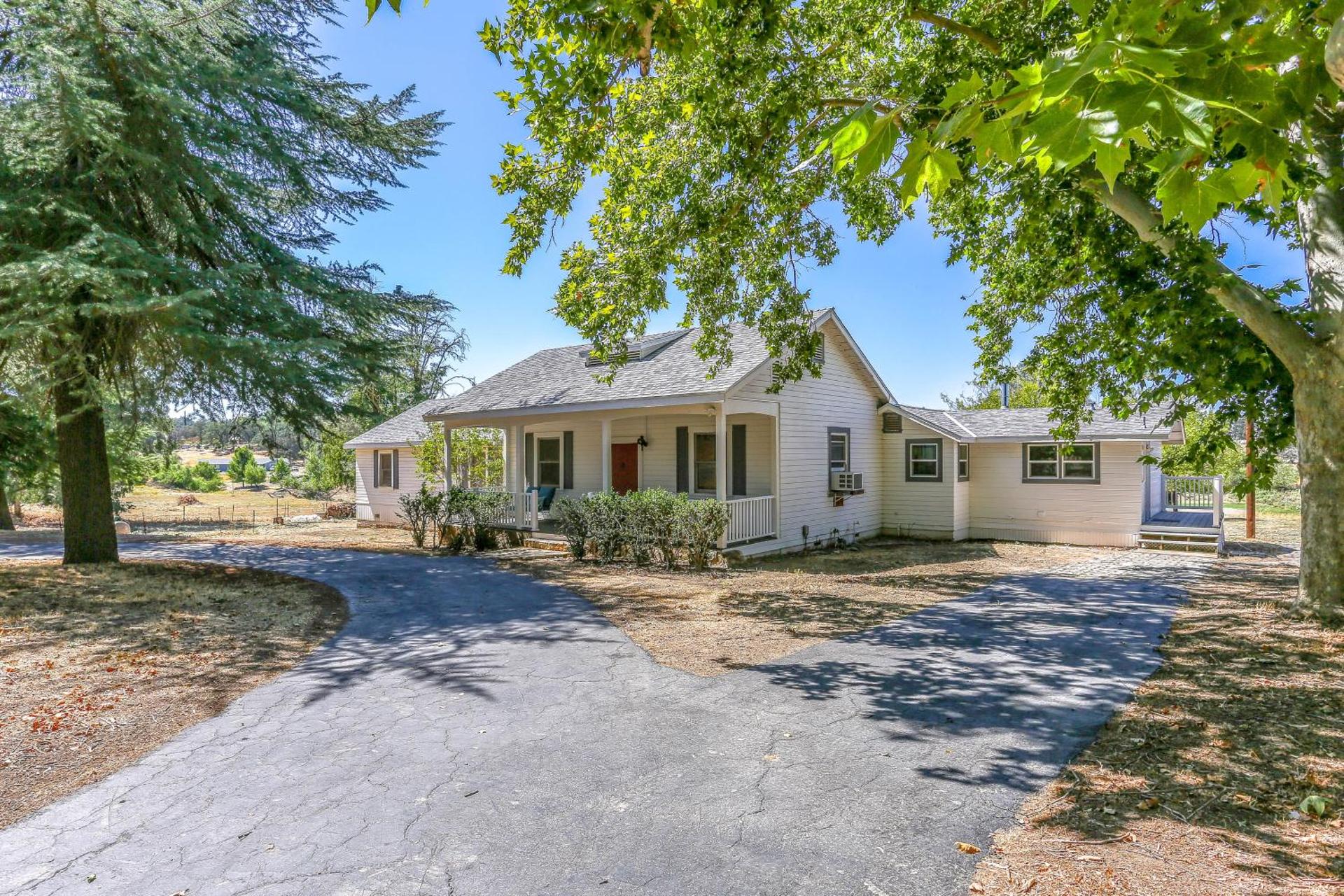 Spacious Coarsegold Getaway about 34 Mi to Yosemite!