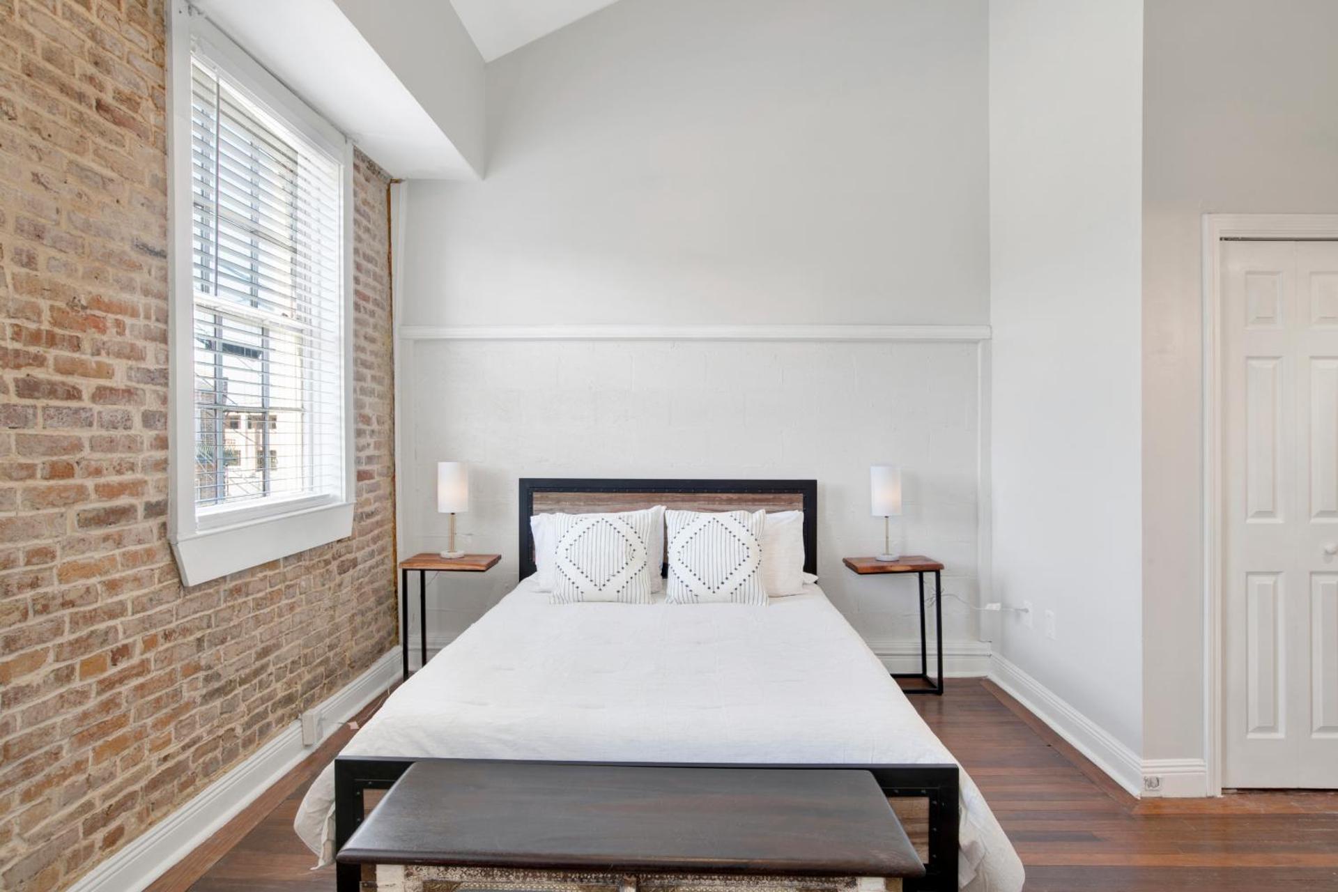 Stars on State in the Heart of Downtown Historic District