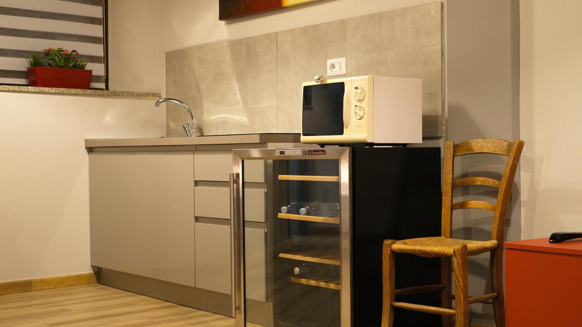 Kitchen or kitchenette