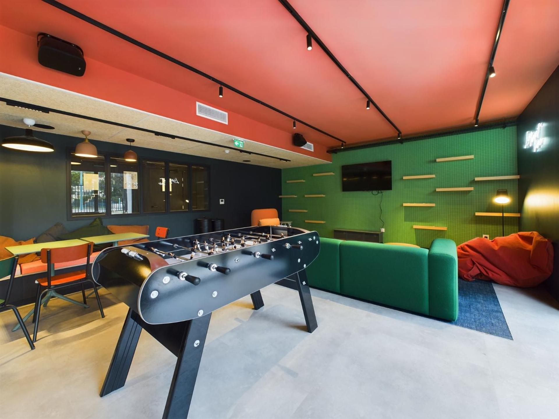 Communal lounge/ TV room