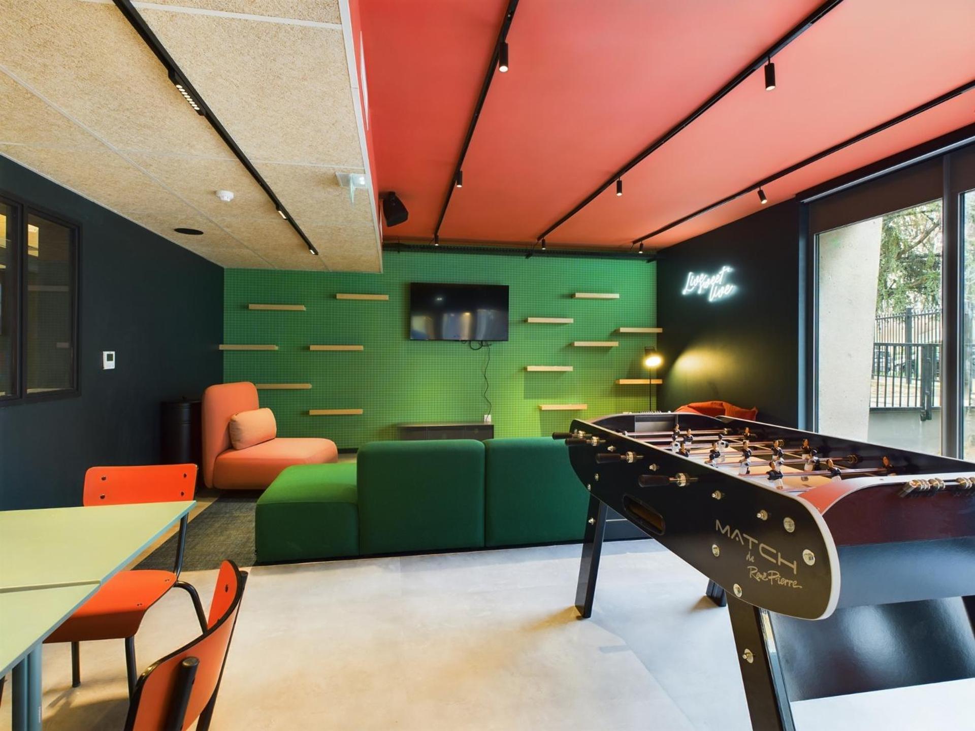 Communal lounge/ TV room