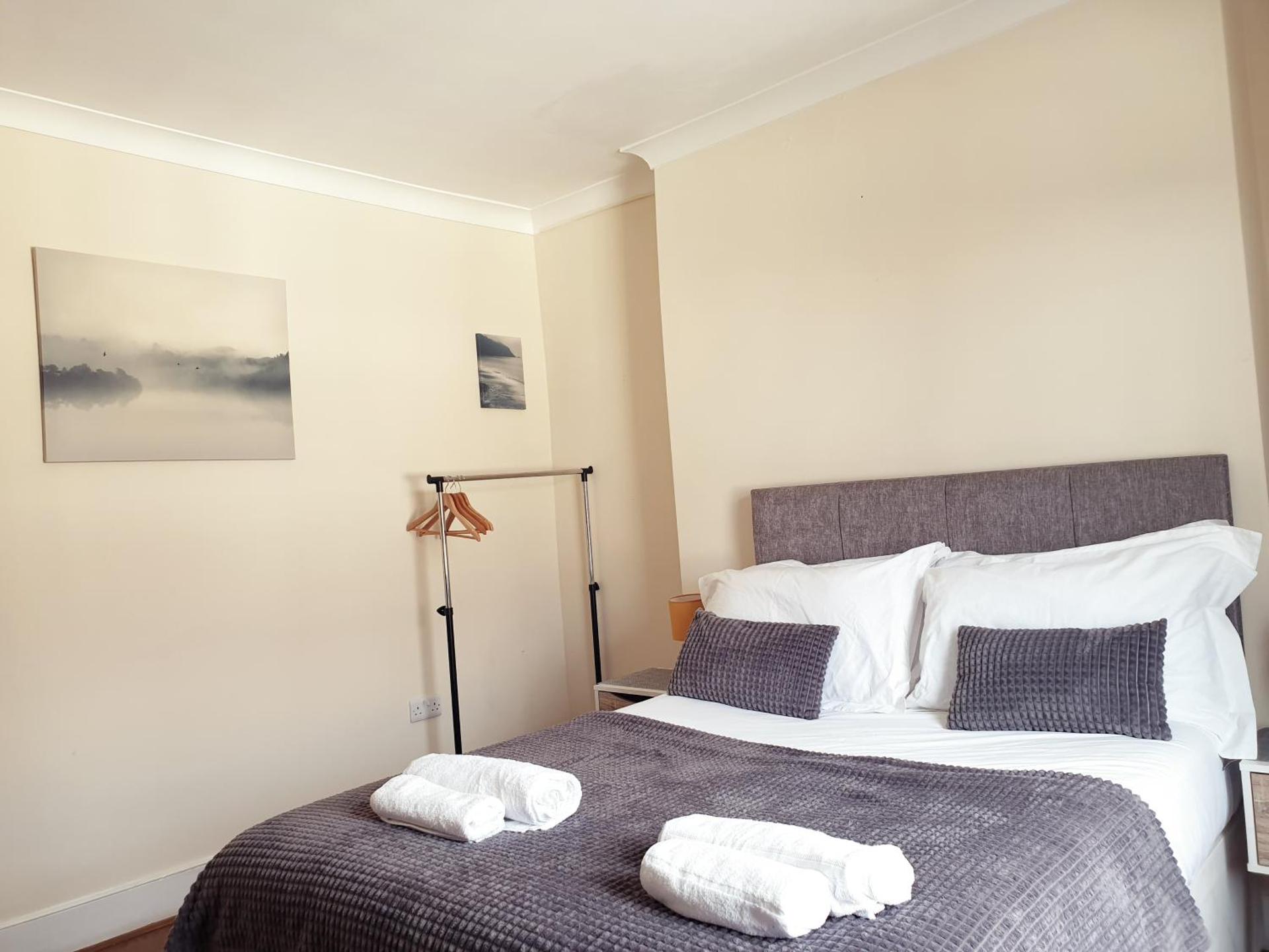 Evo C - 2 Bed Apartment 2 Min Walk to Station - longer stays available