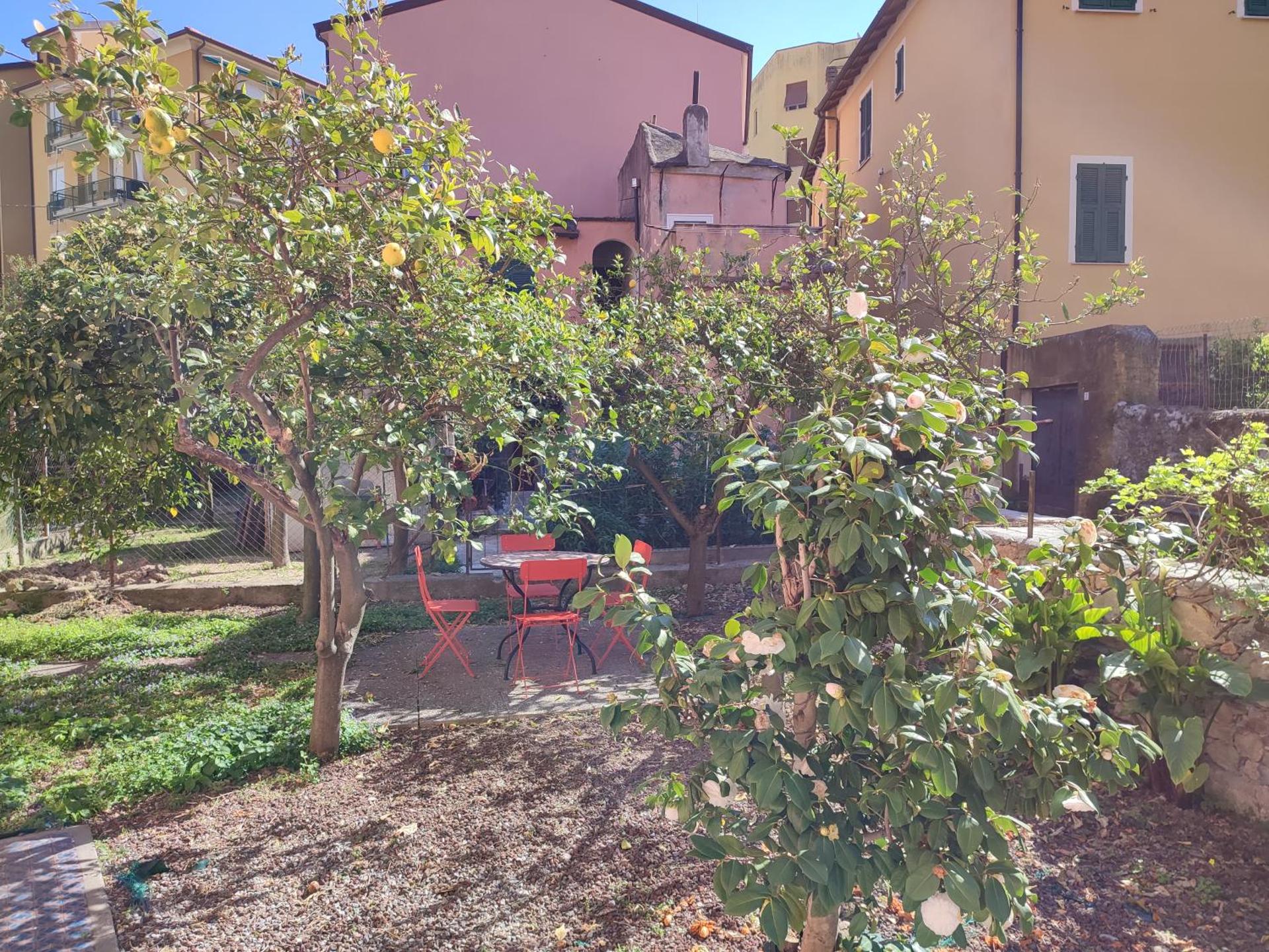 Apartment with private Garden