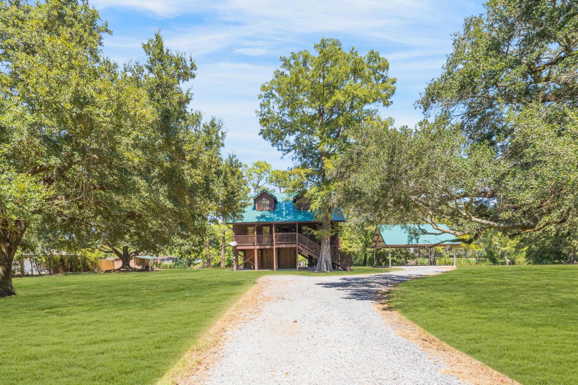 Experience Louisiana, Cabin on Bayou Petite Anse