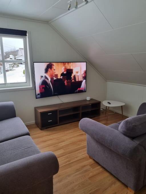 Moderne hus med 5 soverom og 2 bad på Hidra