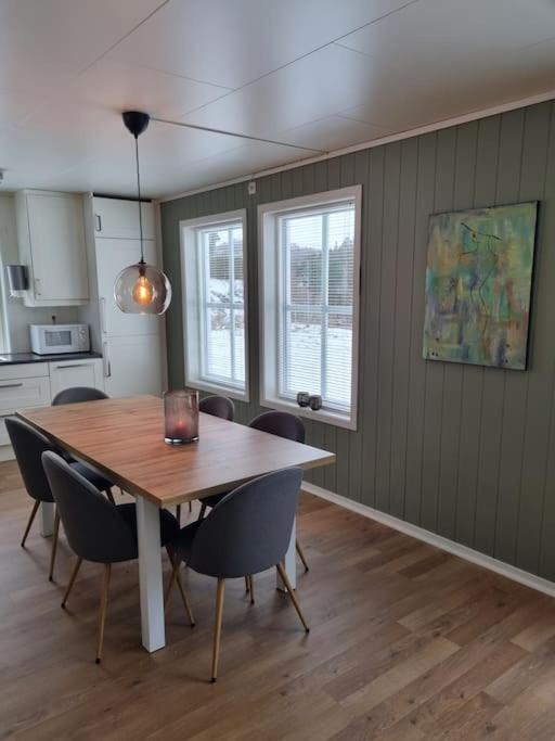 Moderne hus med 5 soverom og 2 bad på Hidra