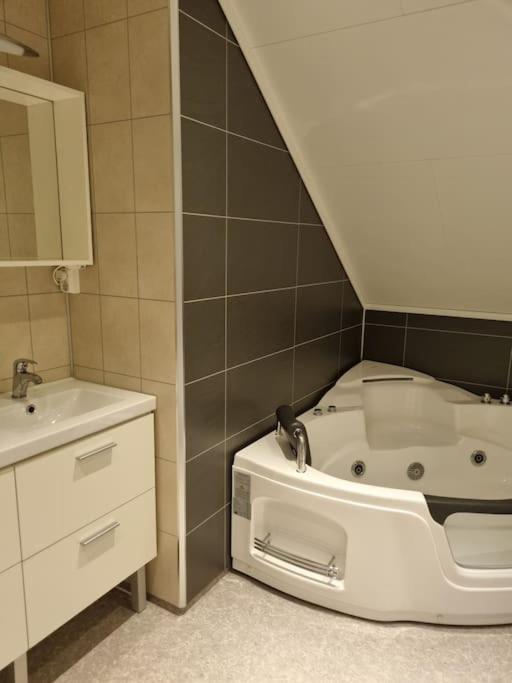 Moderne hus med 5 soverom og 2 bad på Hidra