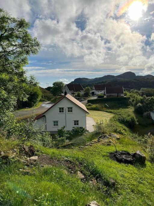 Moderne hus med 5 soverom og 2 bad på Hidra