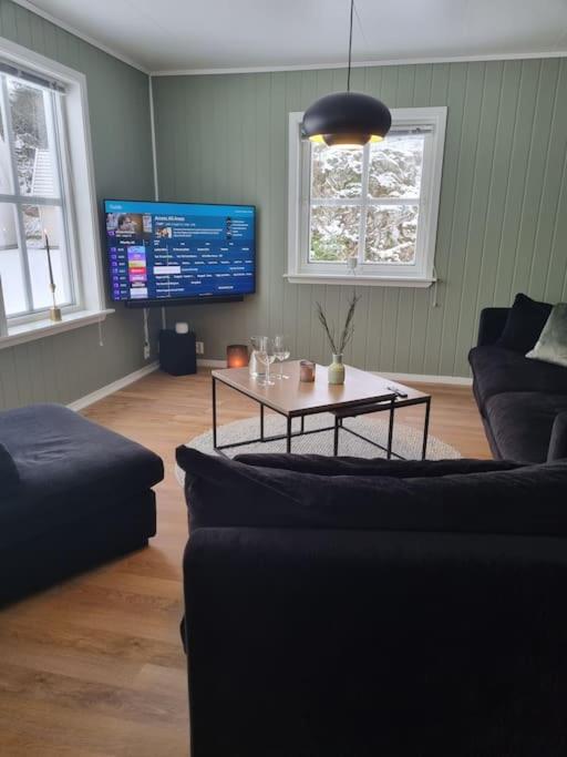 Moderne hus med 5 soverom og 2 bad på Hidra