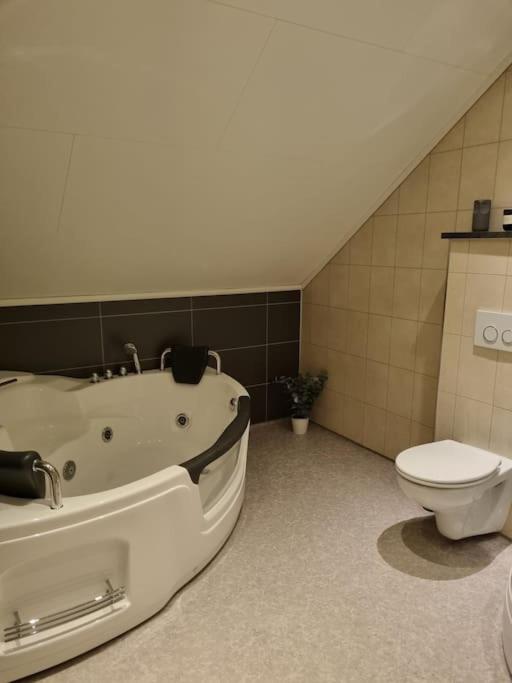 Moderne hus med 5 soverom og 2 bad på Hidra