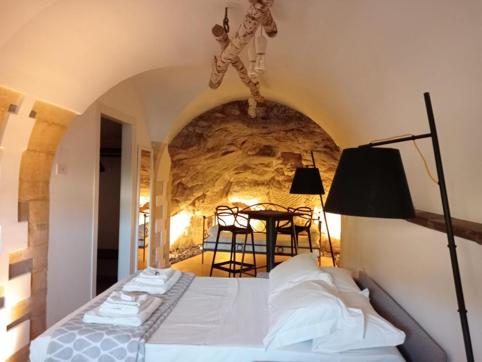 IBLA ROOMS