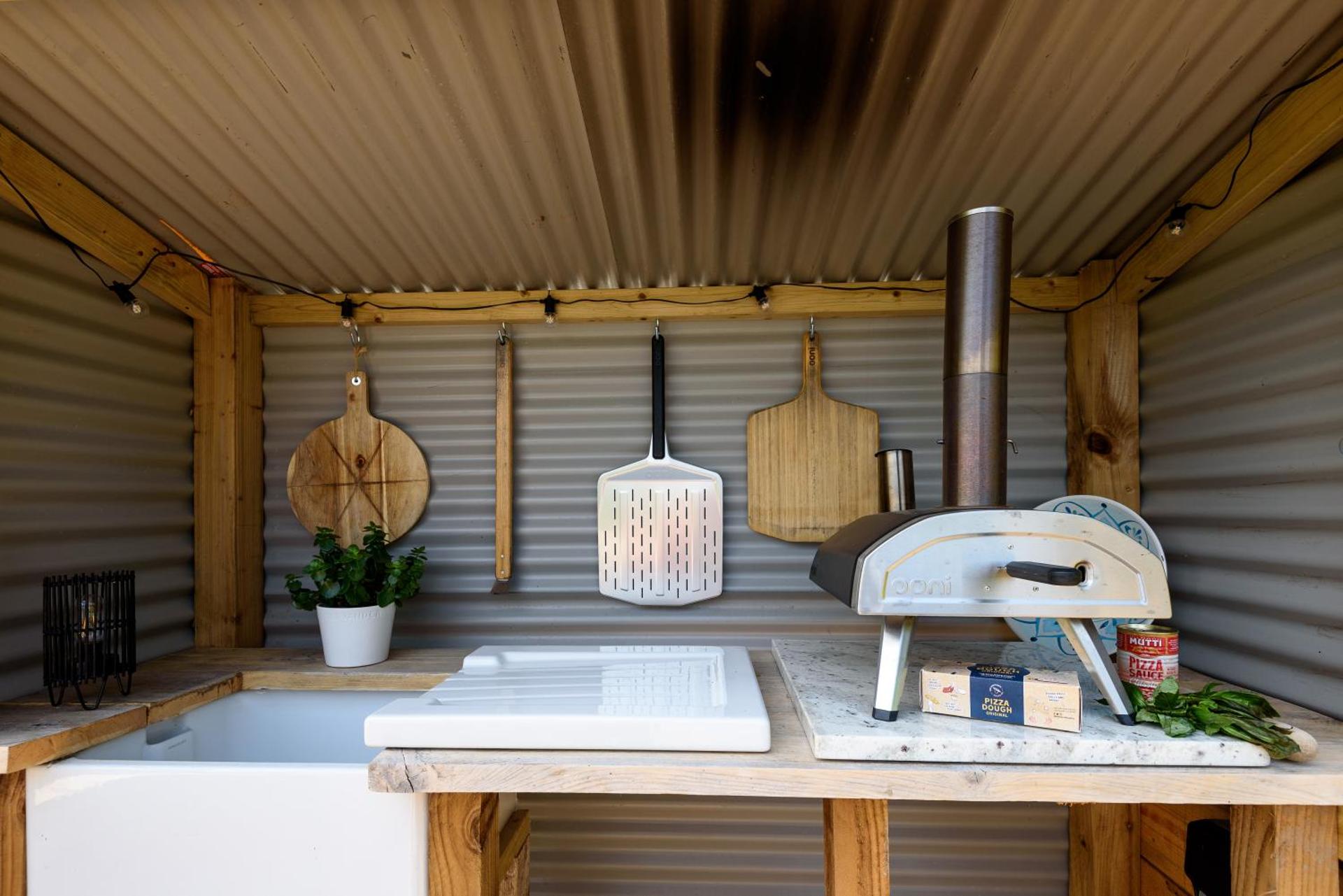 Luxury Coastal Shepherds Hut with hot tub, dining dome & a 5 Minute Walk to Pubs and Village