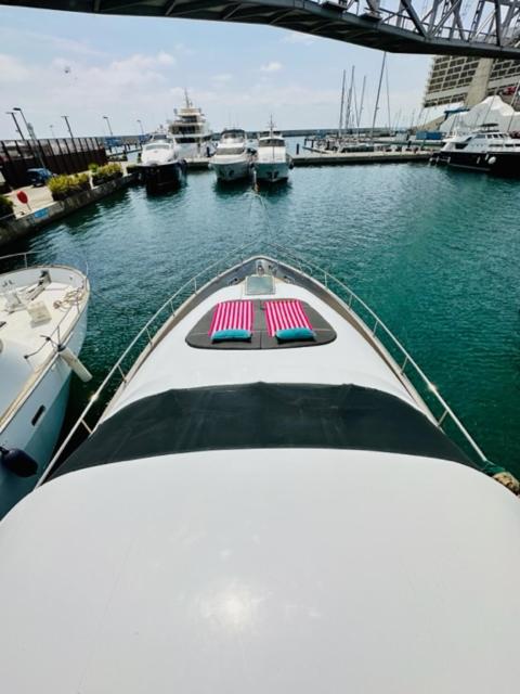 MotorYacht 21 avec équipage