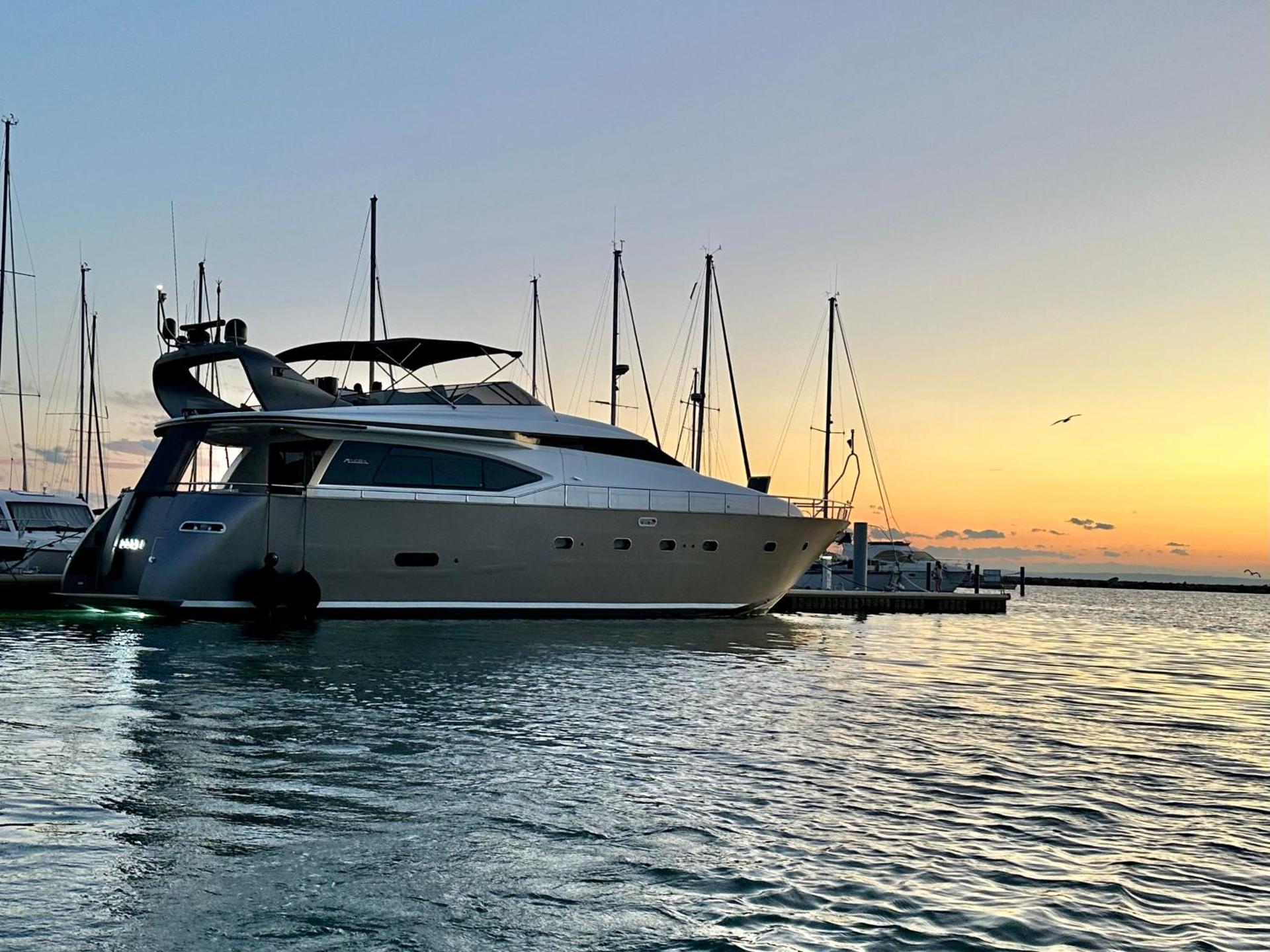 MotorYacht 21 avec équipage