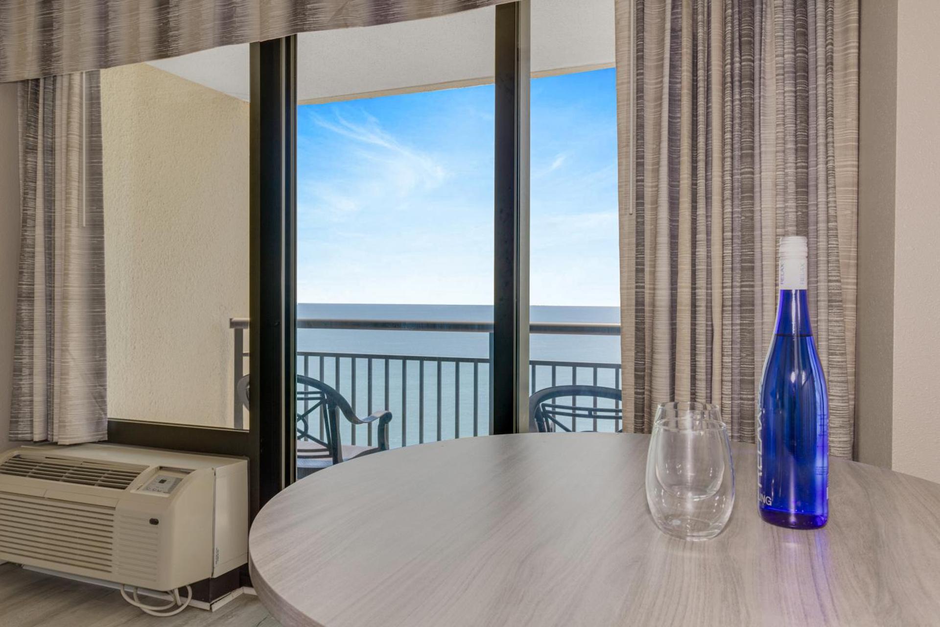 WINTER RATES! Oceanview Studio Escape With Beach Steps Away! 1828