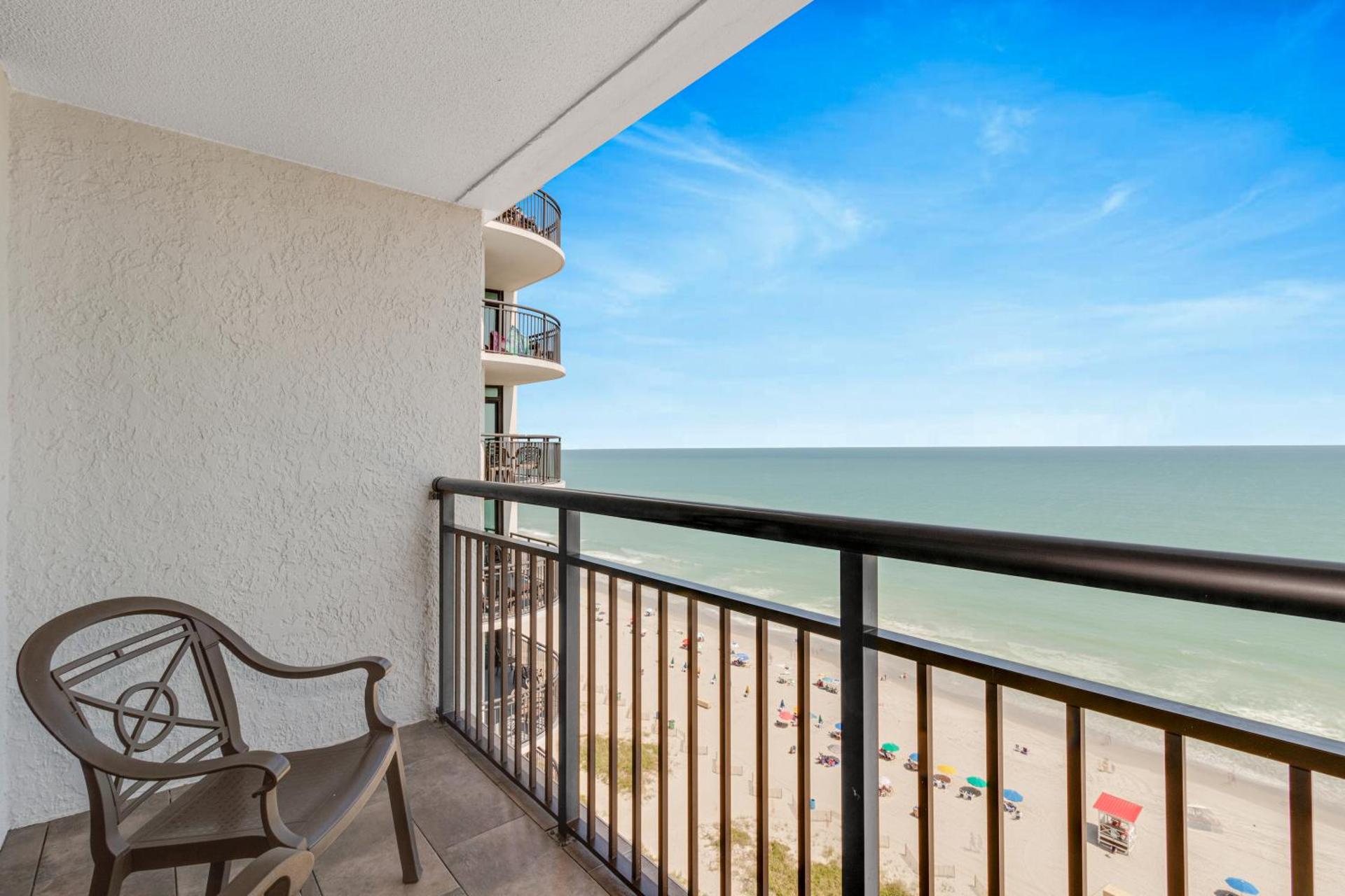 WINTER RATES! Oceanview Studio Escape With Beach Steps Away! 1828