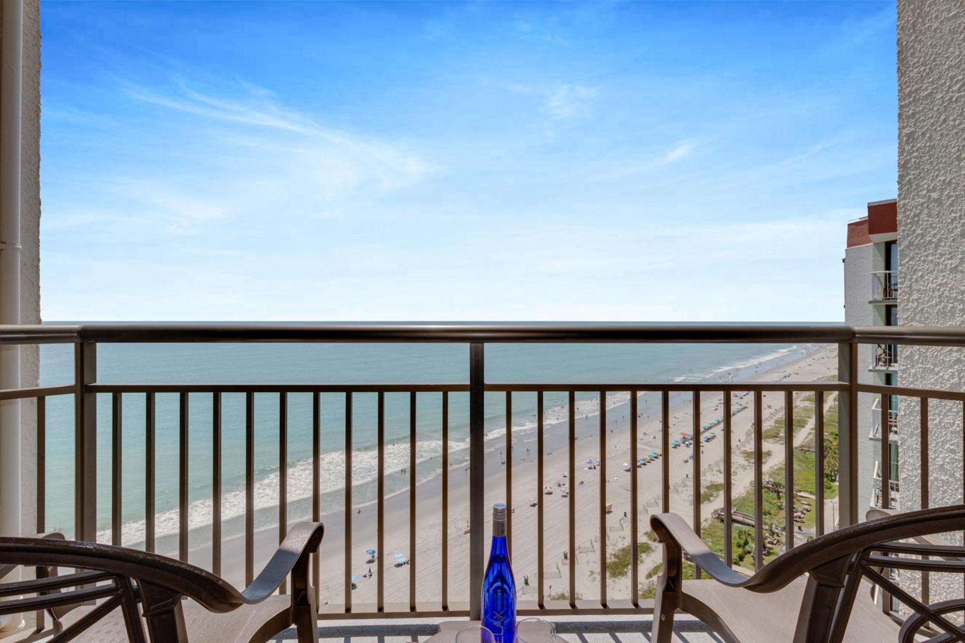 WINTER RATES! Oceanview Studio Escape With Beach Steps Away! 1828