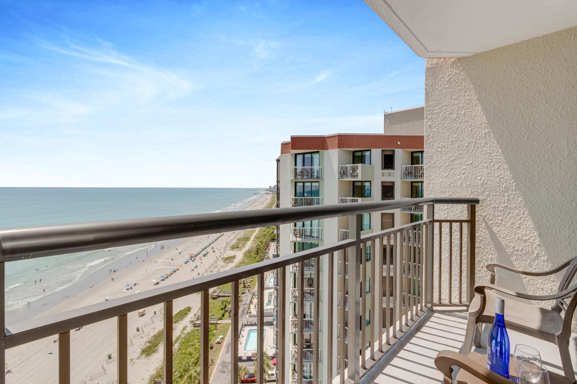 WINTER RATES! Oceanview Studio Escape With Beach Steps Away! 1828