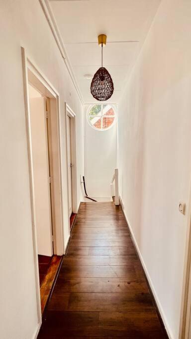 Ruim comfortabel appartement centrum Breda MET restaurant!